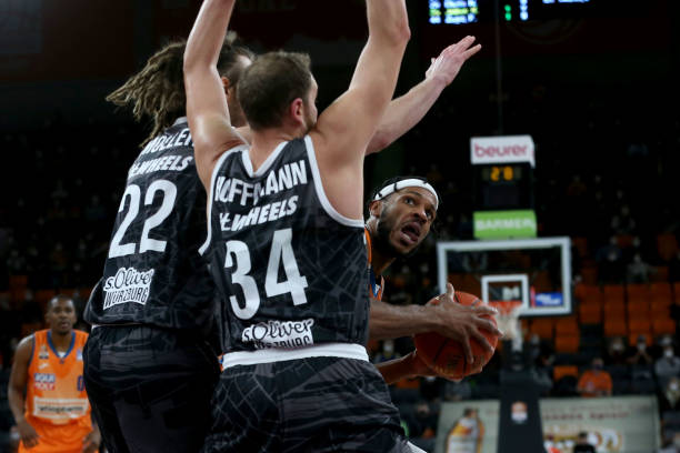 繁在禁区内 繁在禁区内