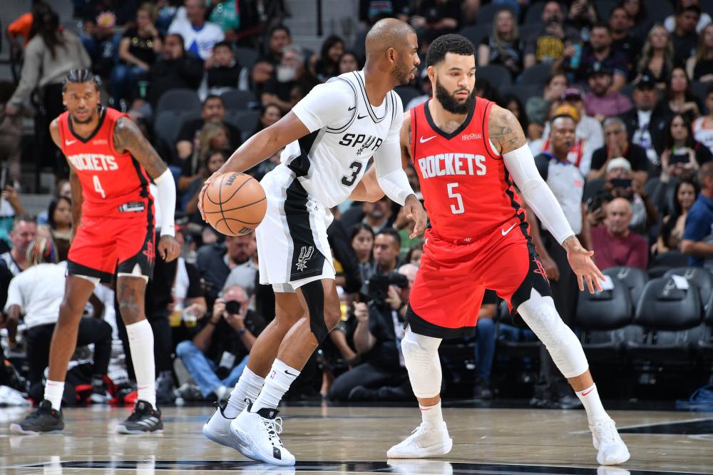 亮相便以压 亮相便以压